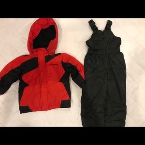 Weatherproof snow suit for little boy. Size 2T